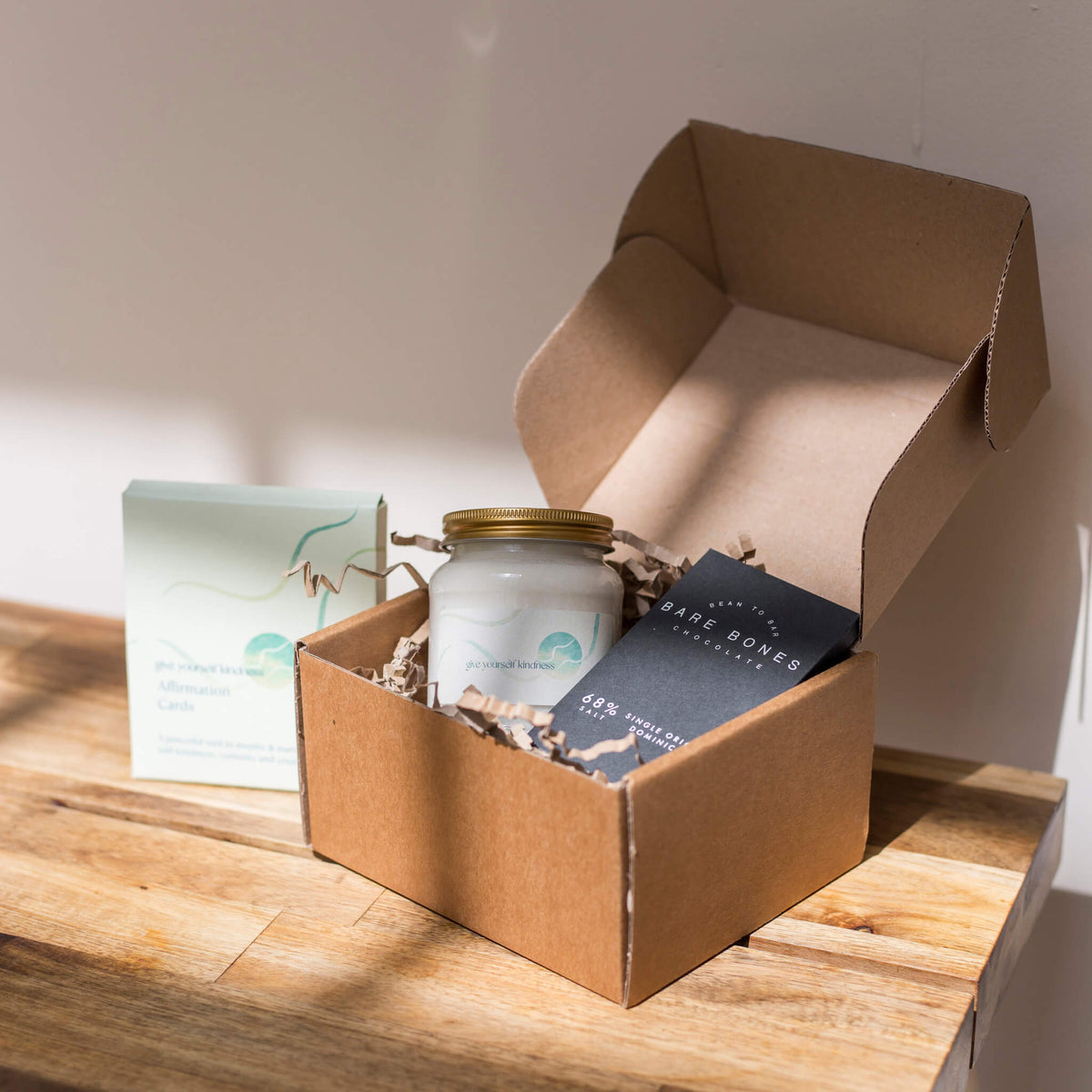 Friendship Ball Light Aubergine Giftboxed with affirmation card + stand.